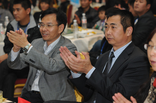 河南著名主持人陳琨主持路友公司展會(huì)