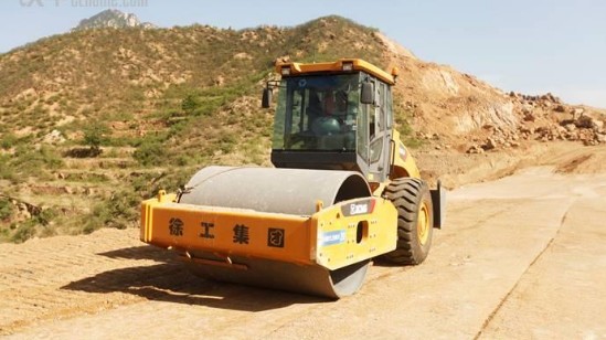 徐工壓路機(jī)公路建設(shè)必不可少的設(shè)備