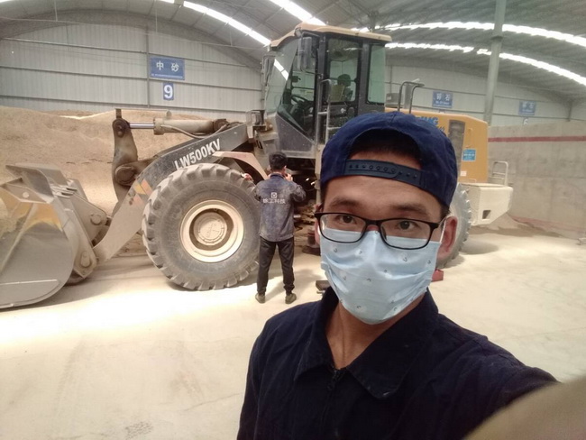 徐工鏟車(chē)維修工-王師傅 徐工鏟車(chē)維修工-王師傅