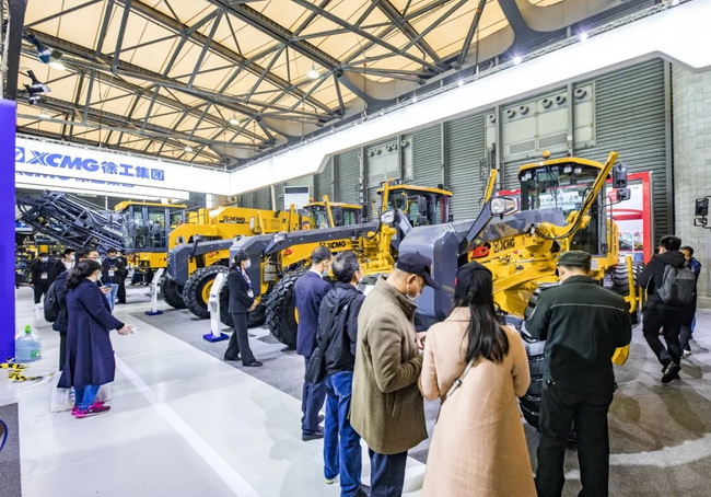徐工五系列平地機(jī)寶馬展引行業(yè)矚目 徐工五系列平地機(jī)寶馬展引行業(yè)矚目