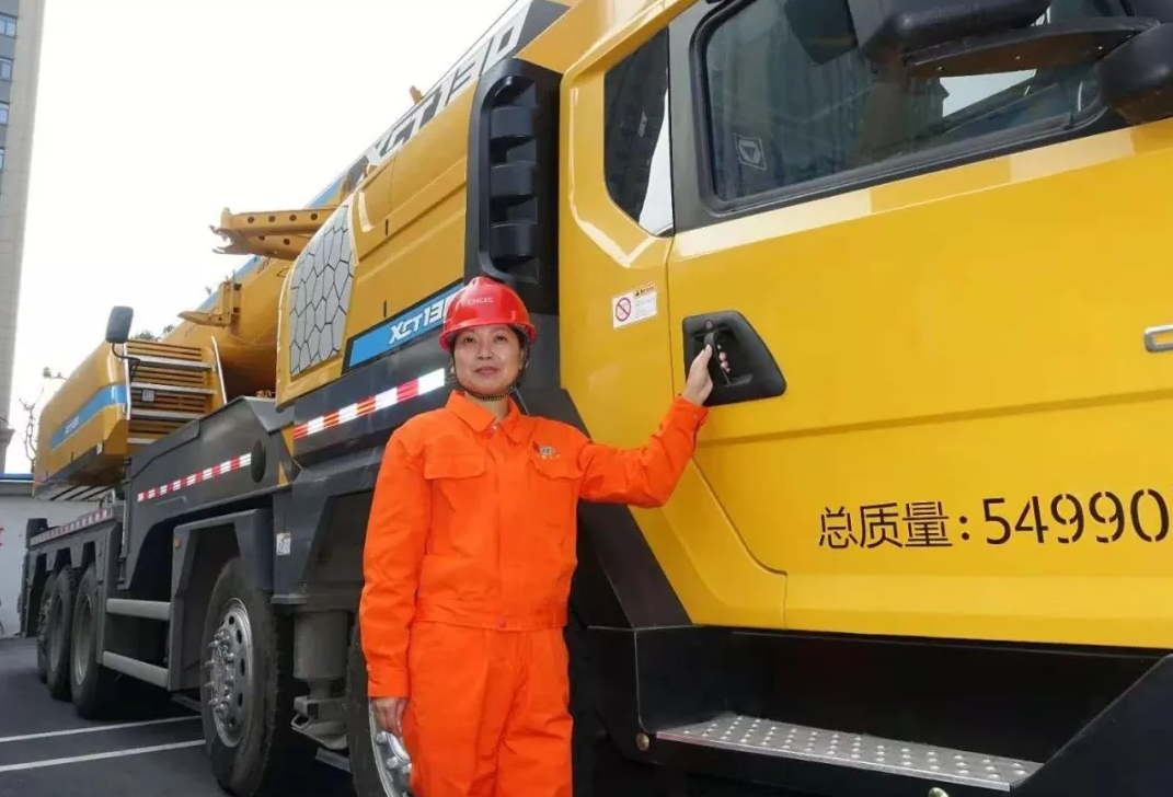 徐工吊車女司機(jī) 徐工吊車女司機(jī)