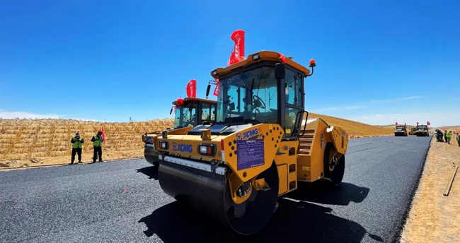 徐工XD133S雙鋼輪壓路機(jī)高頻壓實(shí) 徐工XD133S雙鋼輪壓路機(jī)高頻壓實(shí)