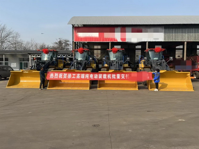 徐工XC968-EV電動(dòng)裝載機(jī)批量交付三晉大地某鋼鐵企業(yè)